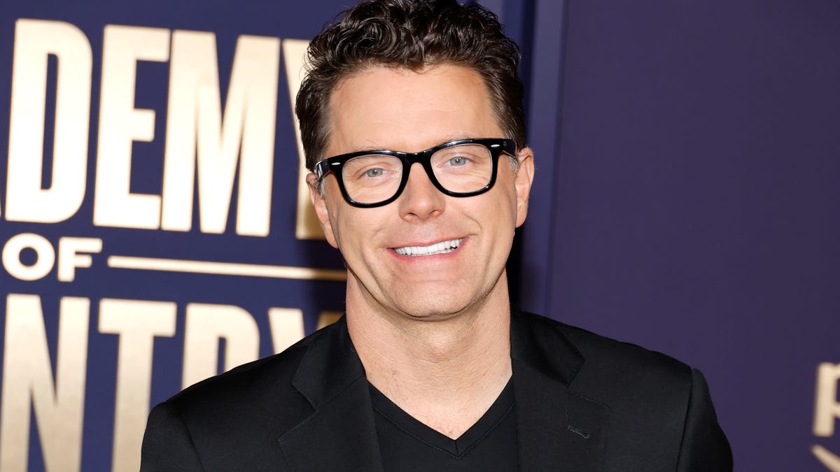 ‘DWTS’ 2018 winner Bobby Bones agrees with Julianne Hough on his dancing skills