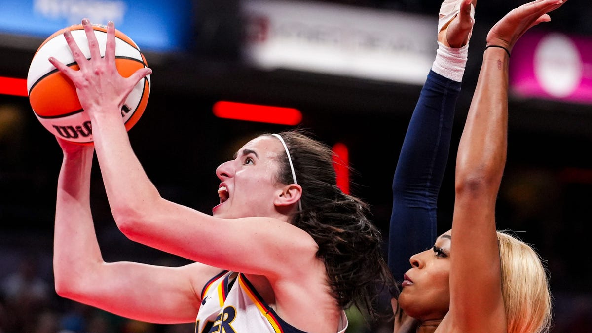 How many points did Caitlin Clark score today? Fever star sets another WNBA rookie record