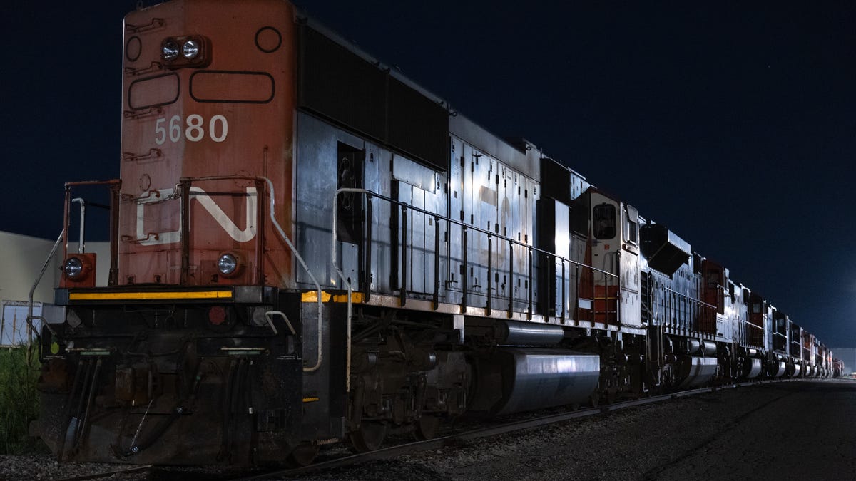 Canadian railway work stoppage begins, threatens US supply chains