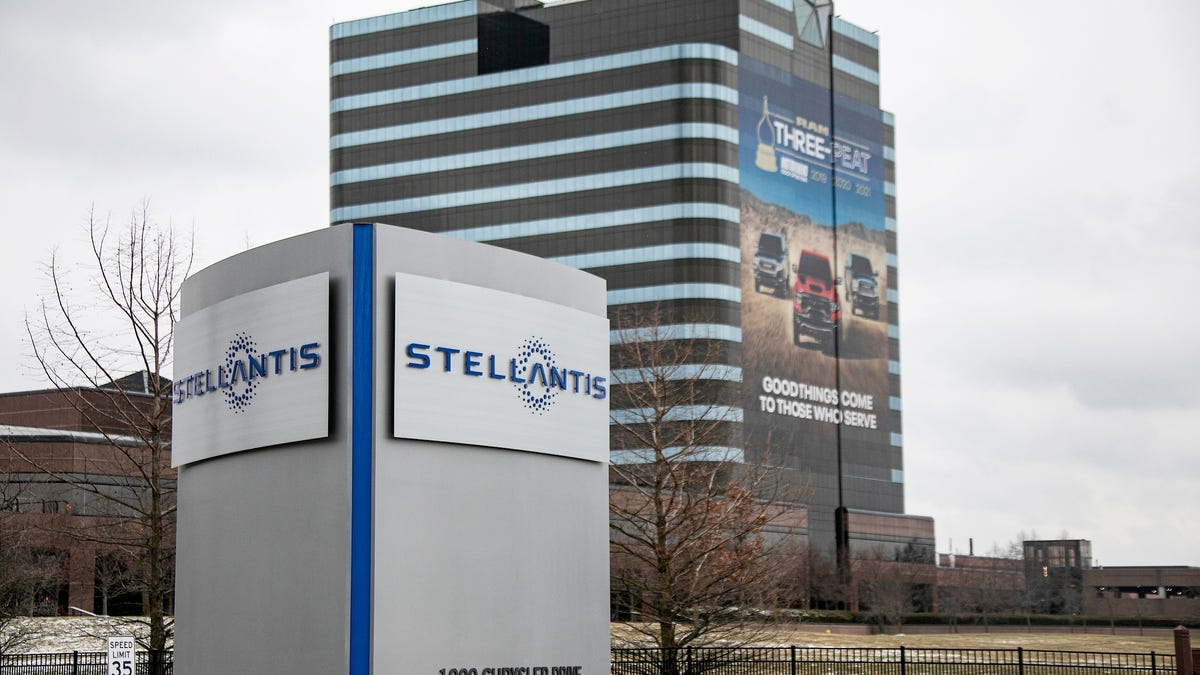 Chrysler’s great-grandson wants to buy, rebuild Chrysler, Dodge brand; Stellantis responds