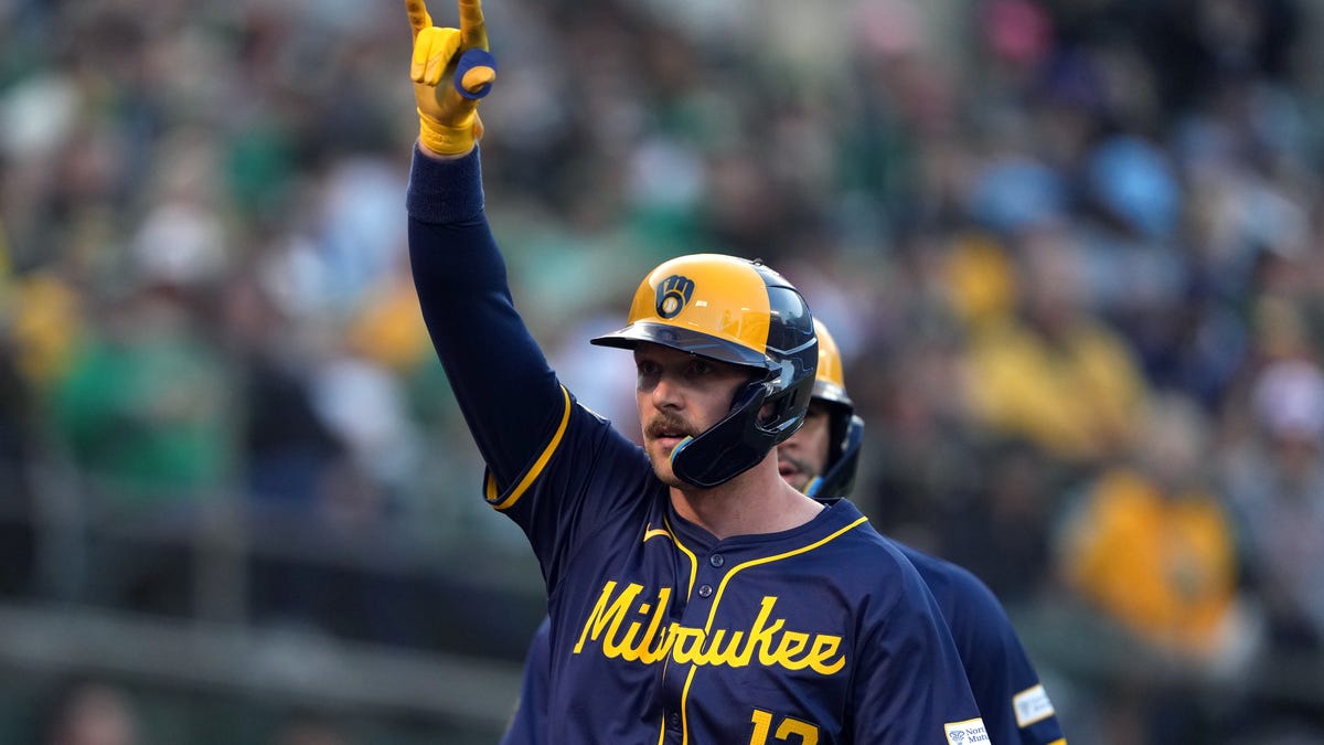 ‘This is our division’: Brewers run roughshod over NL Central yet again