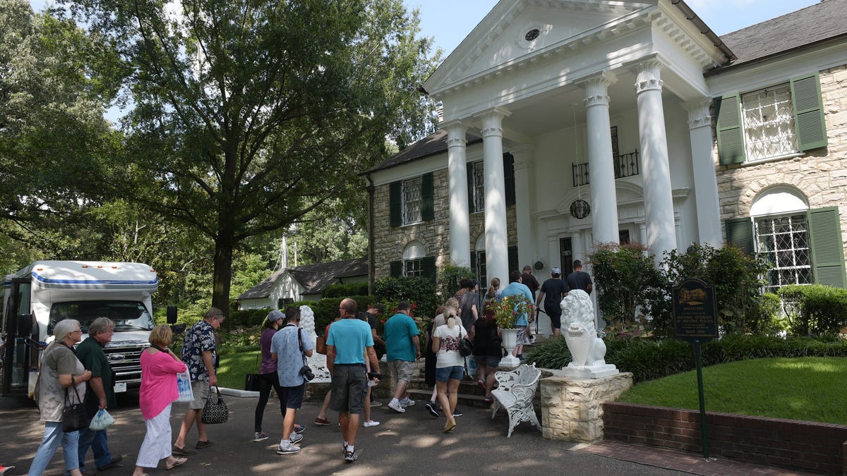 Woman arrested, charged in Elvis Presley Graceland foreclosure scheme