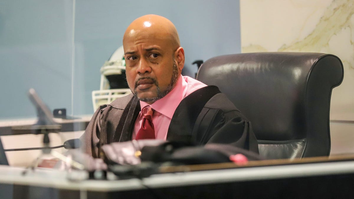 Detroit judge who had teen handcuffed for sleeping temporarily removed from his docket