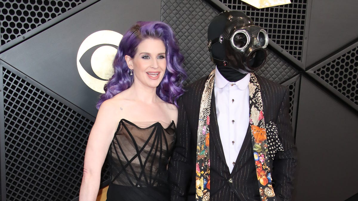 Kelly Osbourne says Slipknot’s Sid Wilson ‘set himself on fire’ in IG video from hospital