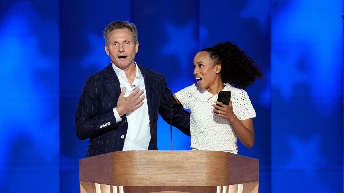 ‘Scandal’ co-stars Kerry Washington, Tony Goldwyn reunite on DNC stage to support Harris