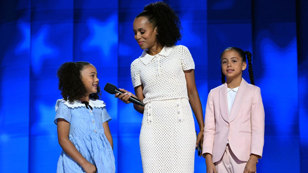 Kerry Washington, with adorable helpers, tells DNC crowd how to say Kamala Harris’ name