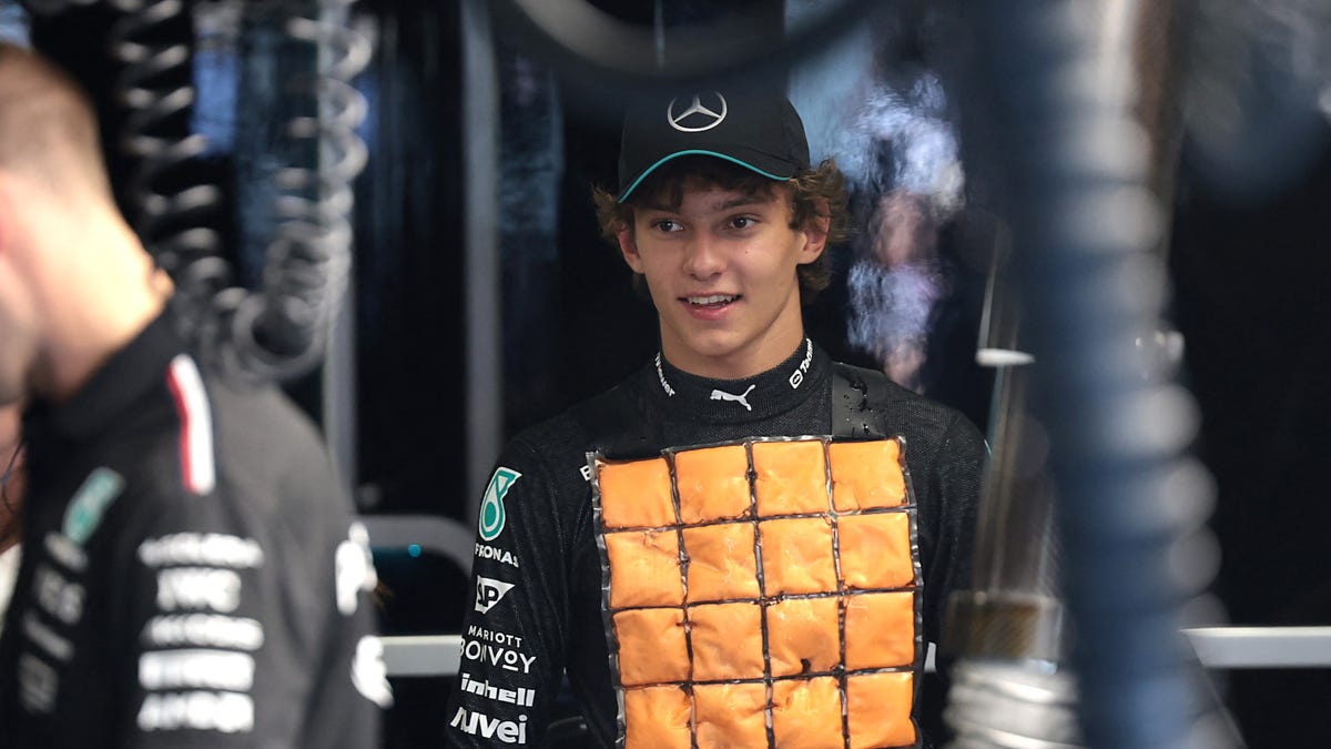 Teenager Kimi Antonelli to replace Lewis Hamilton at Mercedes in 2025