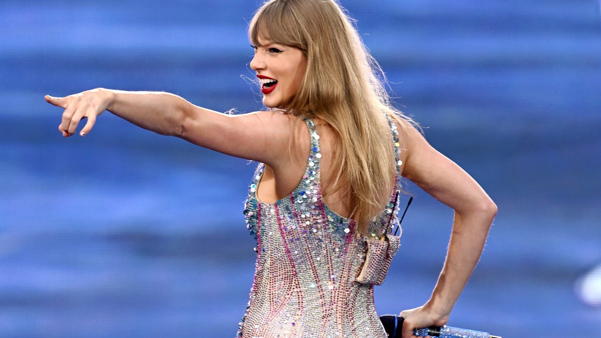 Watch Taylor Swift perform ‘London Boy’ Oy! in Wembley Stadium