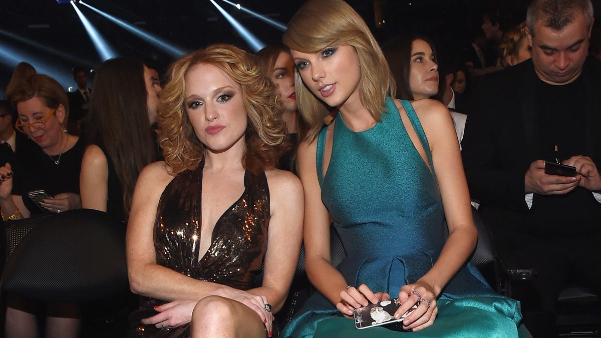 Taylor Swift’s best friend since childhood gives birth to sweet baby boy