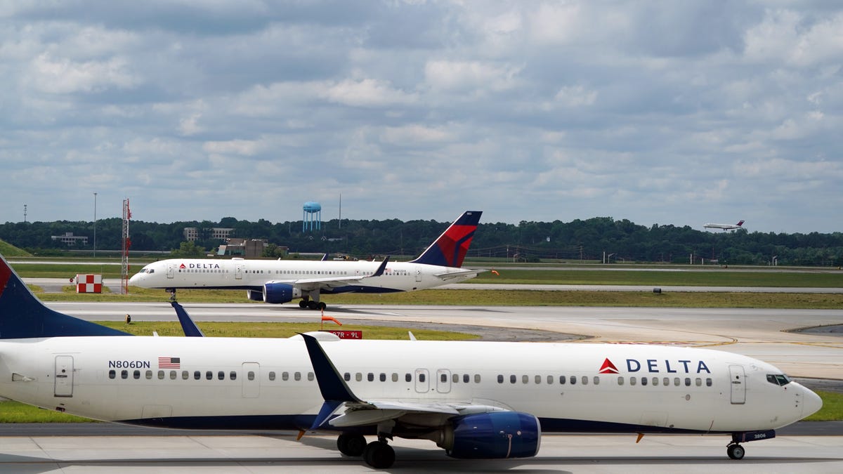 2 Delta employees killed, 1 injured after tire explodes at Atlanta airport facility