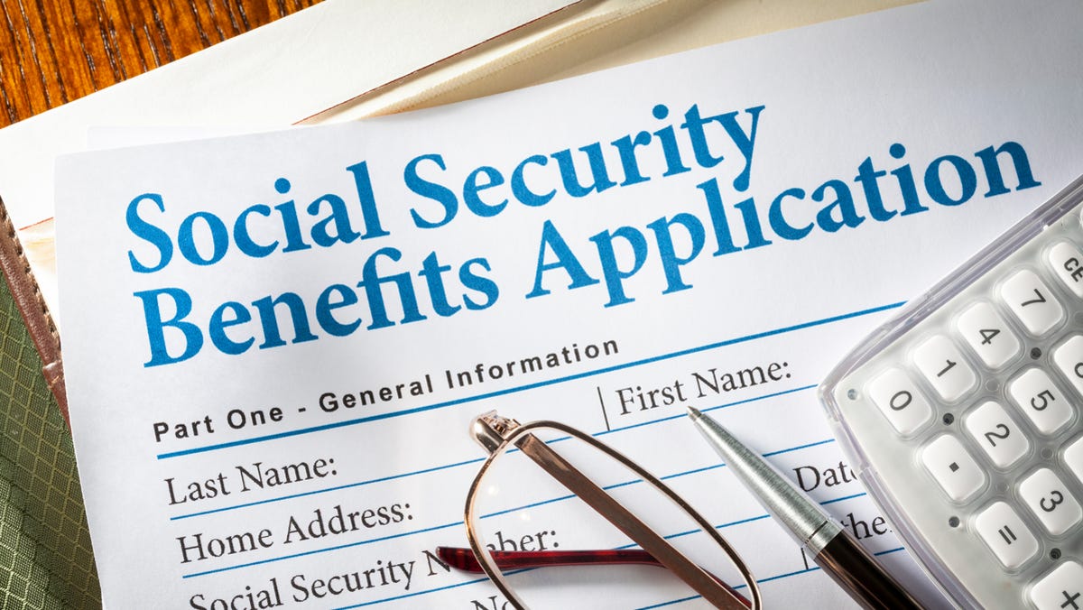 Here are the most popular ages to claim Social Security and their average monthly benefits