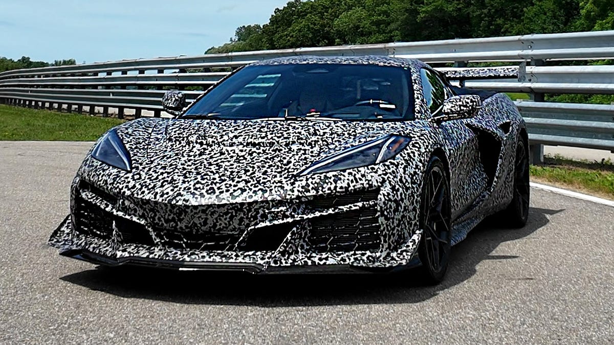 Watch as the 1,064-HP 2025 Chevy Corvette ZR1 rips to 205 MPH