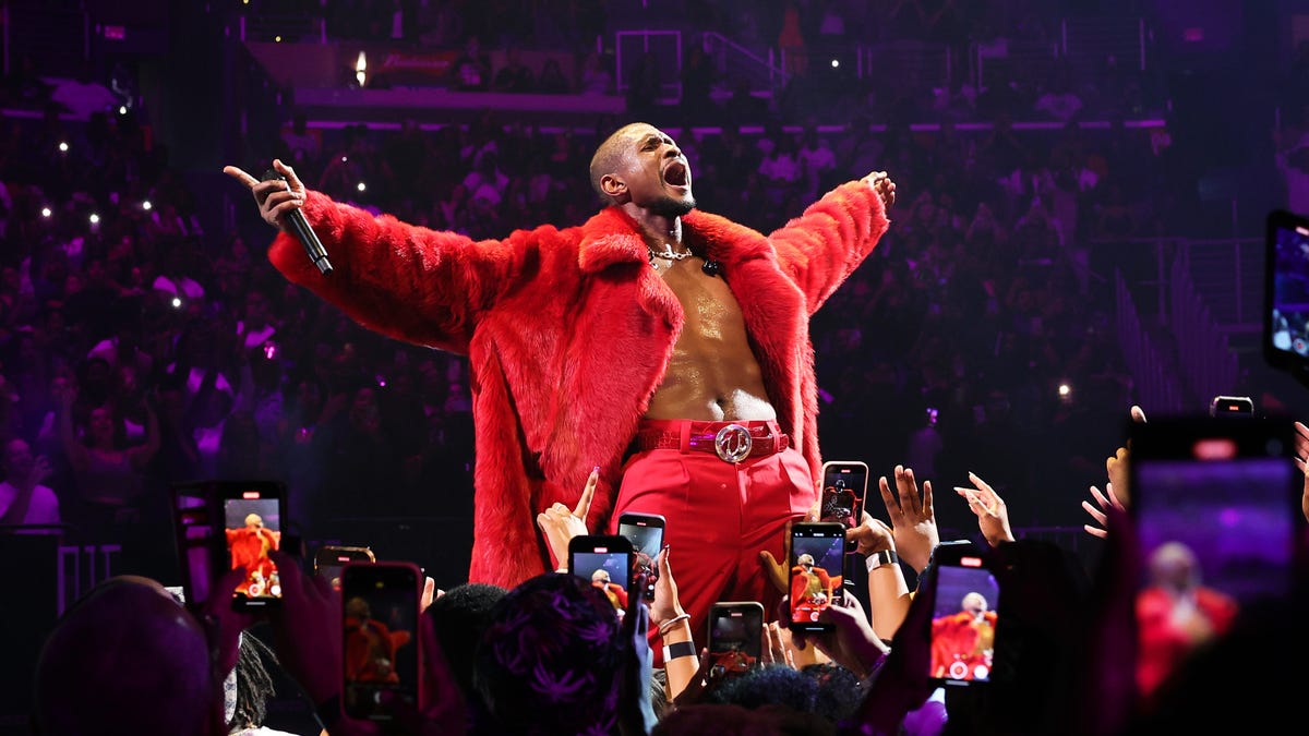 Usher setlist: All the songs on his innovative Past Present Future tour