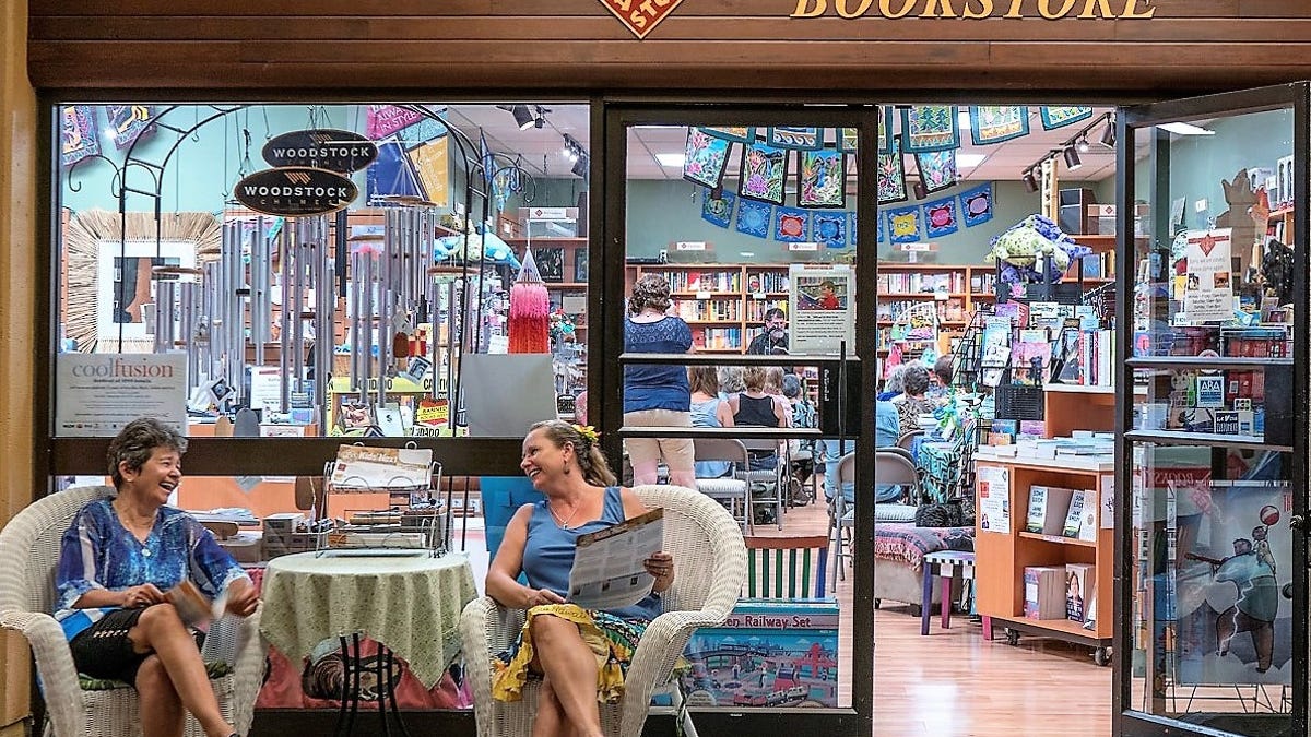 Go inside Kona Stories, a Hawaiian bookstore with an ocean view and three cats