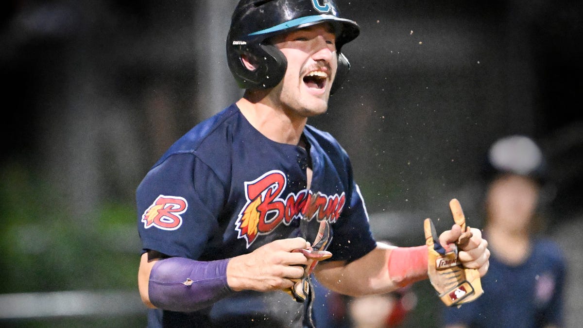 Minnesota Twins release minor league catcher Derek Bender for tipping pitches to opponents