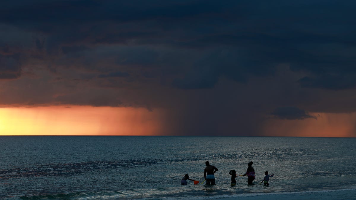 Airlines begin canceling flights, offering rebooking ahead of Hurricane Helene