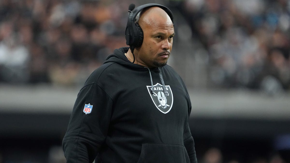 Antonio Pierce calls out Raiders players for making ‘business decisions’ in blowout loss