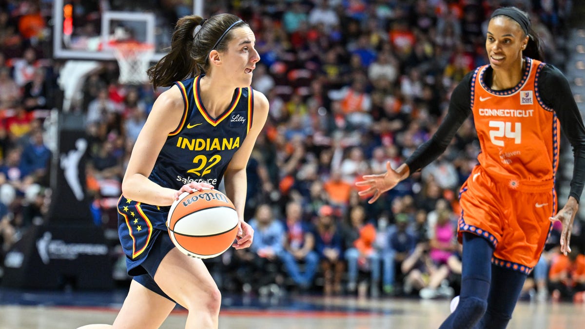 Caitlin Clark endures tough playoff debut as seasoned Sun disrupt young Fever squad