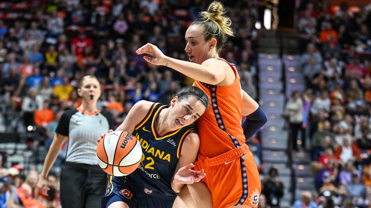 How many points did Caitlin Clark score in WNBA playoff debut with Indiana Fever?