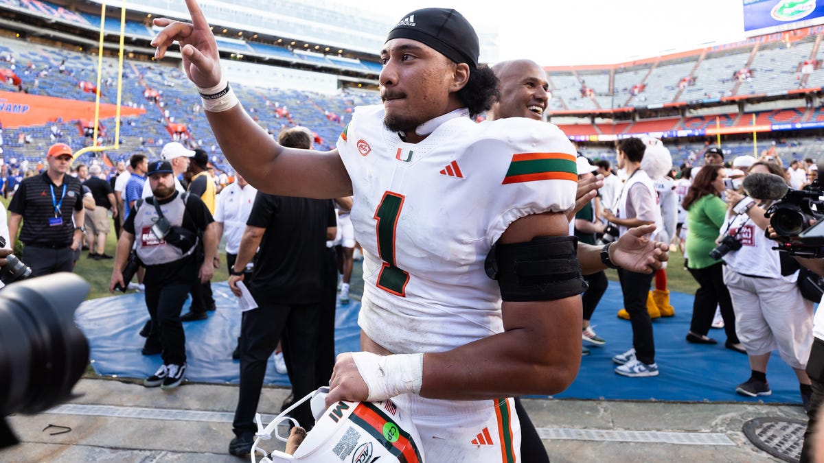 QB Cam Ward takes shot at Florida fans after Miami dominates Gators