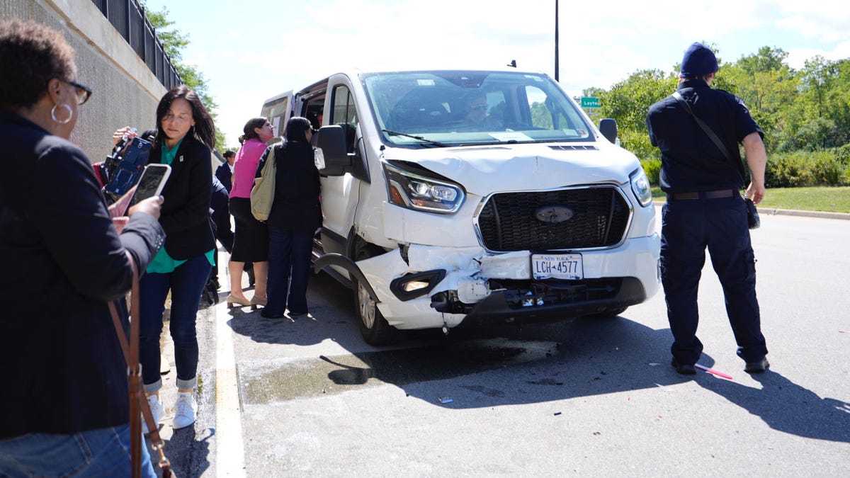 Press vans following Tim Walz’s motorcade involved in crash in Milwaukee