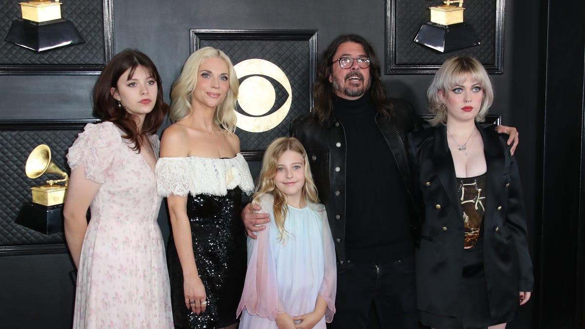 Dave Grohl announces he fathered a child outside of 21-year marriage, seeks ‘forgiveness’