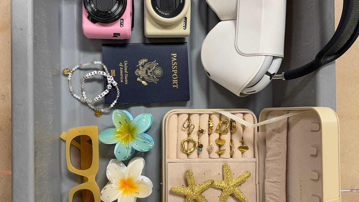 Why the viral airport flatlay photo trend shouldn’t worry travelers in TSA lines