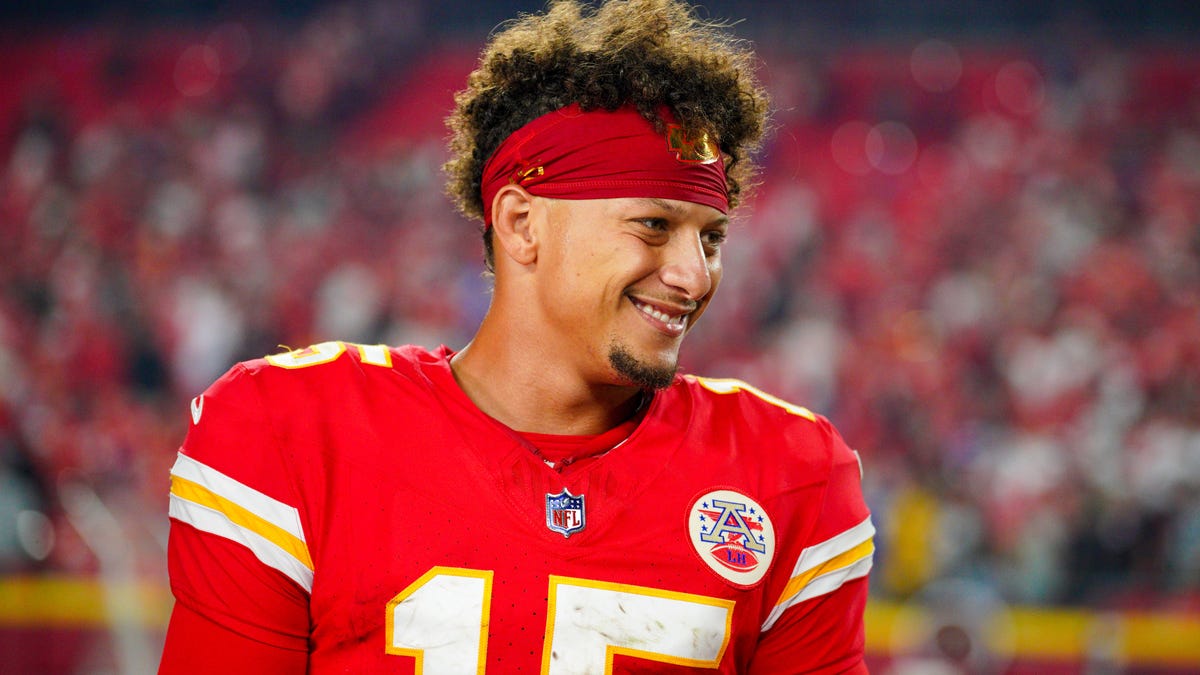 Patrick Mahomes contract details: How Chiefs QB’s deal compares to Dak Prescott’s