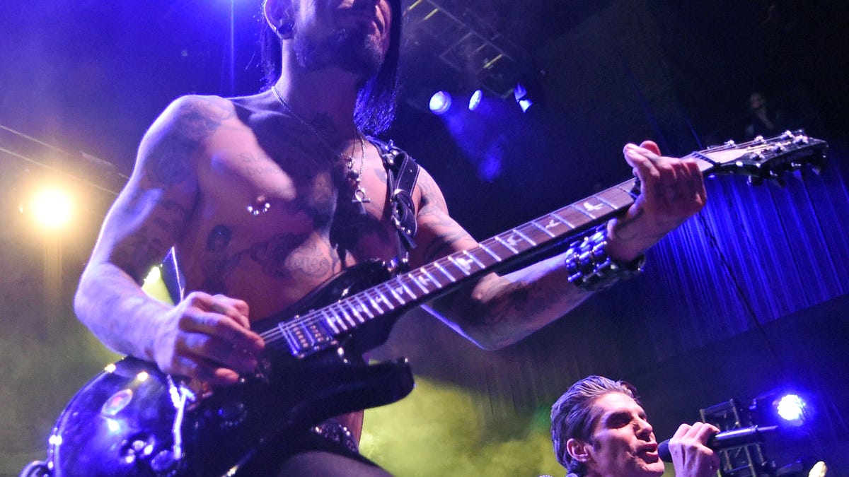 Jane’s Addiction cancels rest of tour after Perry Farrell, Dave Navarro fight