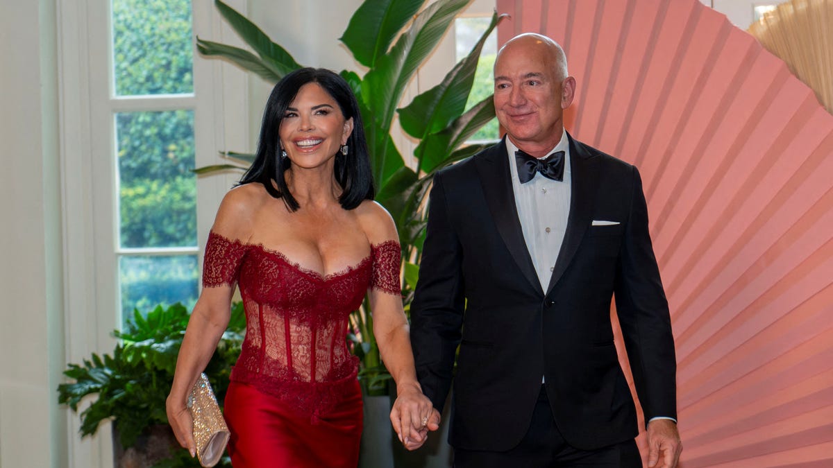 Jeff Bezos pens Amazon review for Lauren Sánchez’s book: How many stars did he rate it?