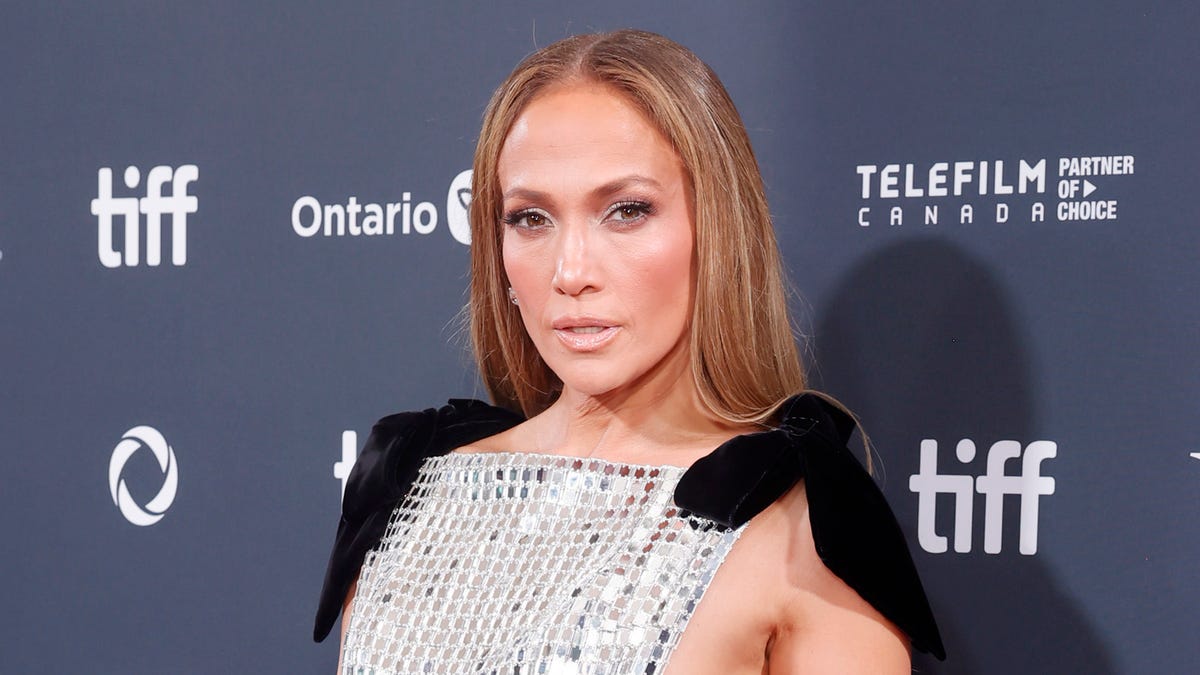 Jennifer Lopez slays on Toronto red carpet, brings ‘sass’ to ‘Unstoppable’ role