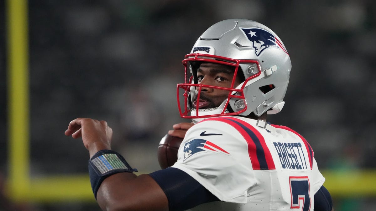 Patriots coach Jerod Mayo backs Jacoby Brissett as starting quarterback