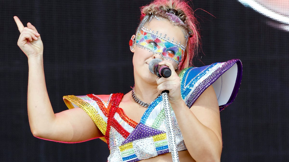 JoJo Siwa’s glittery jockstrap and chest plate outfit prompts mixed reactions