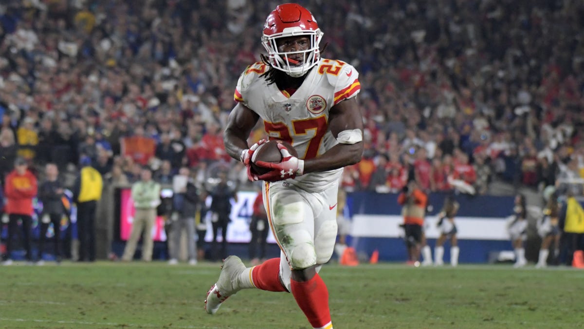 Chiefs RB depth chart: Kareem Hunt fantasy outlook after 53-man roster signing