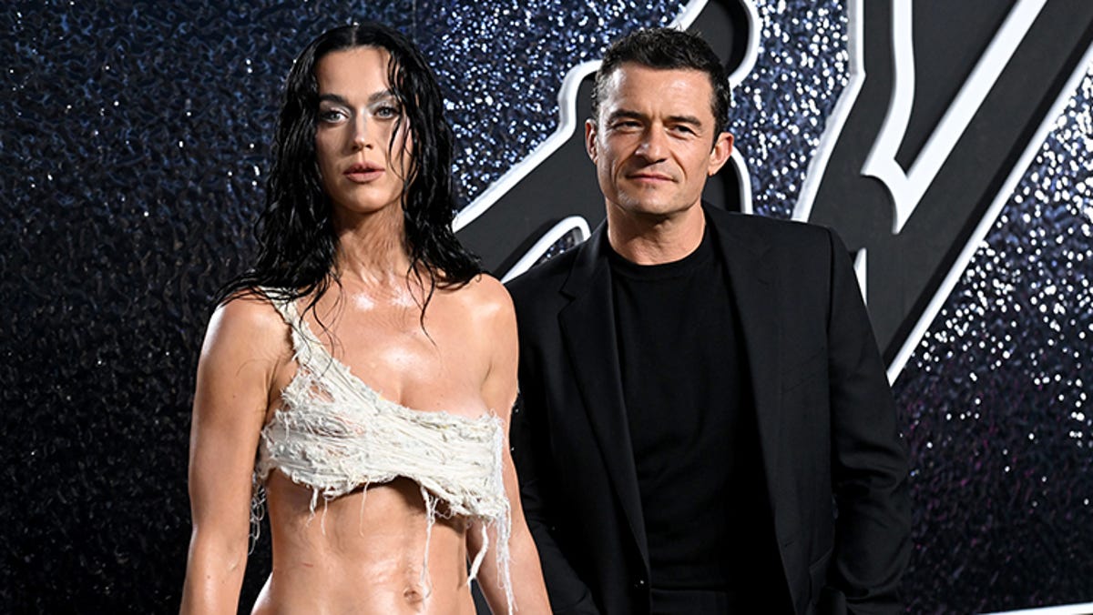 Katy Perry takes aim at critics, thanks Orlando Bloom for ‘doing the dishes’ in VMAs speech