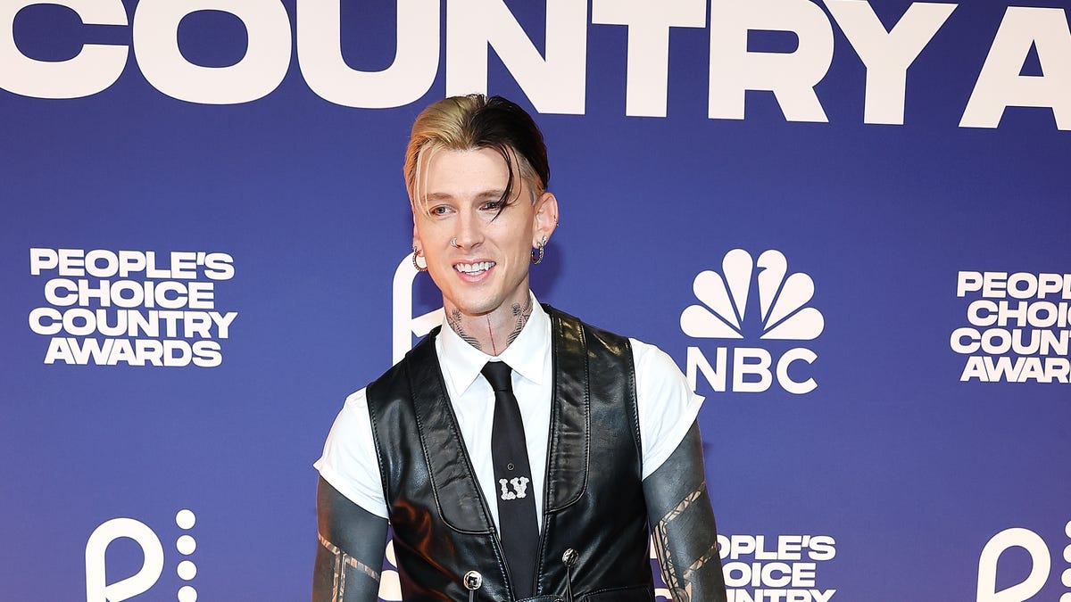 Machine Gun Kelly talks 1 year of sobriety: ‘I can forgive myself’