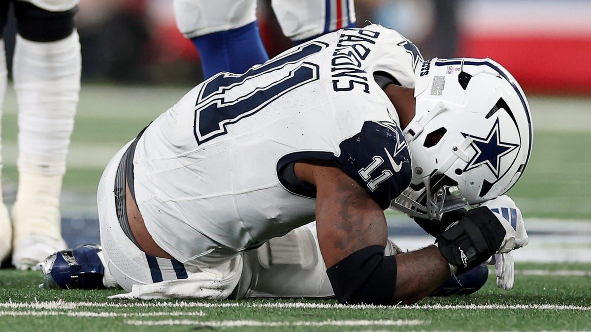 Micah Parsons injury update: Cowboys star to undergo MRI on ankle after being carted off