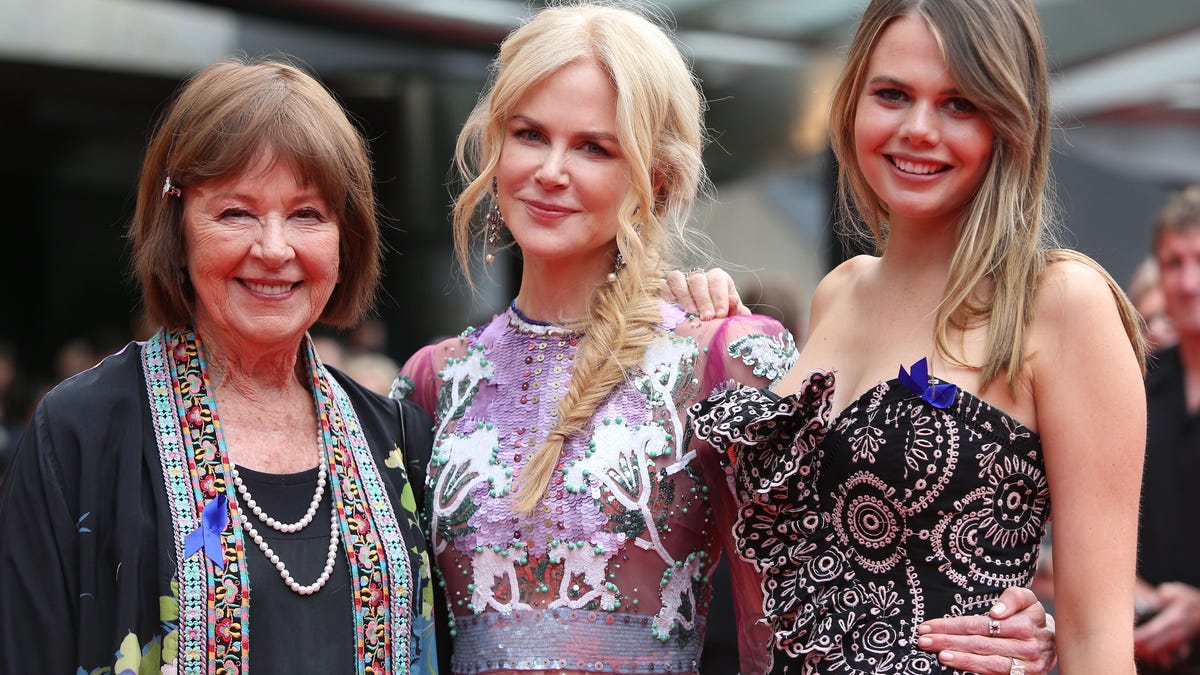 Nicole Kidman speaks out after death of mother Janelle