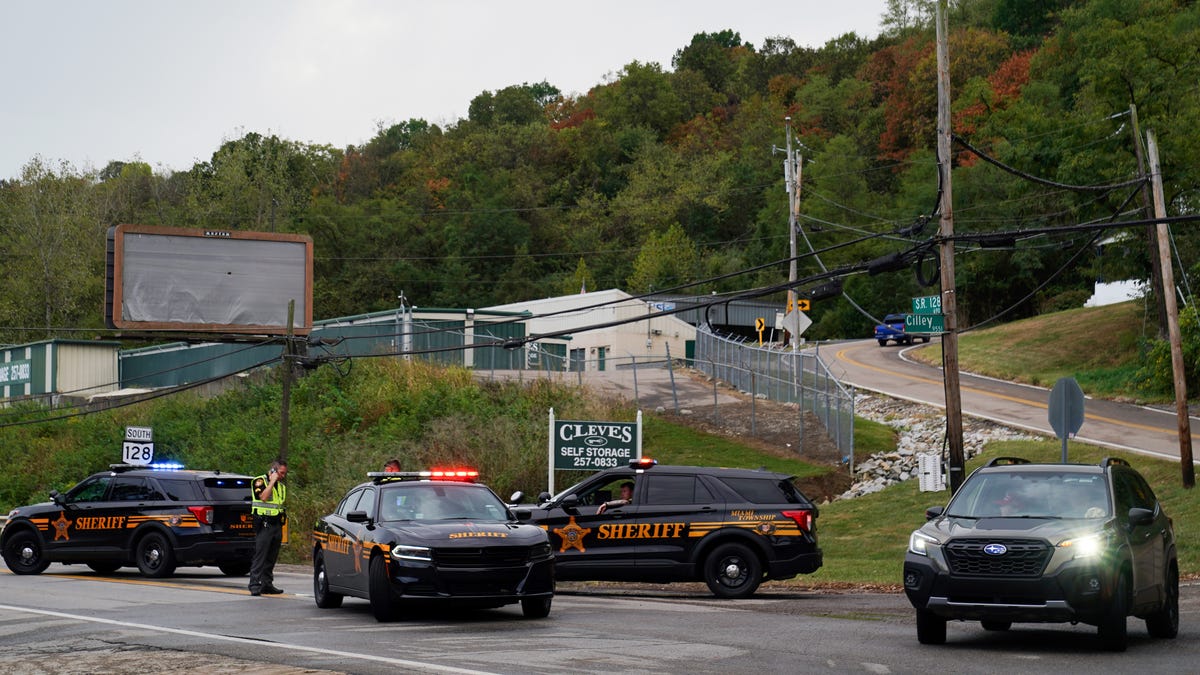 ‘Tremendous smell’: Dispatch logs detail chaotic scene at Ohio railcar chemical leak