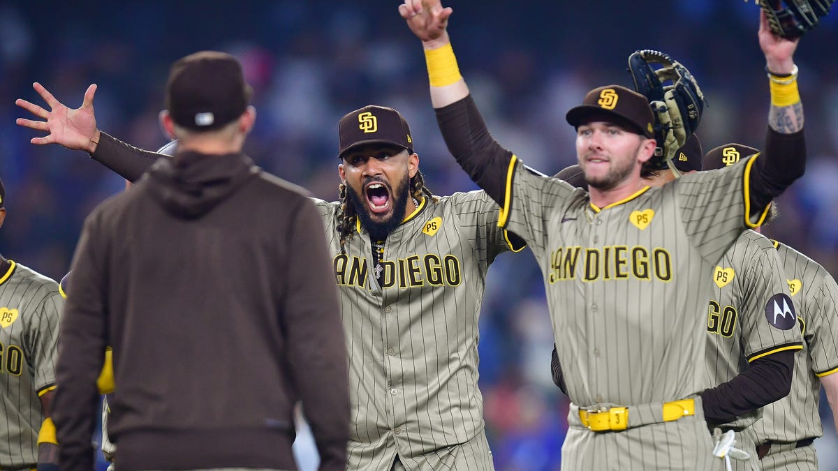 San Diego Padres clinch postseason berth after triple play against Los Angeles Dodgers