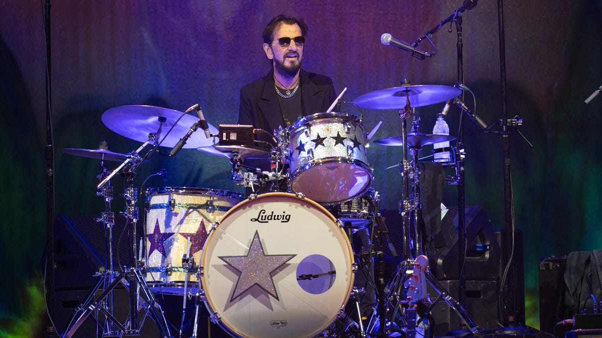 Ringo Starr guides a submarine of singalongs with his All Starr band: Review