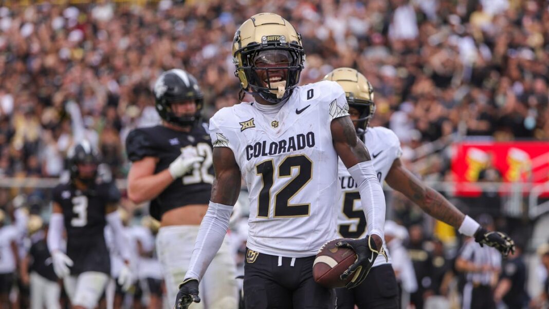 Travis Hunter strikes Heisman pose after interception for Colorado vs UCF