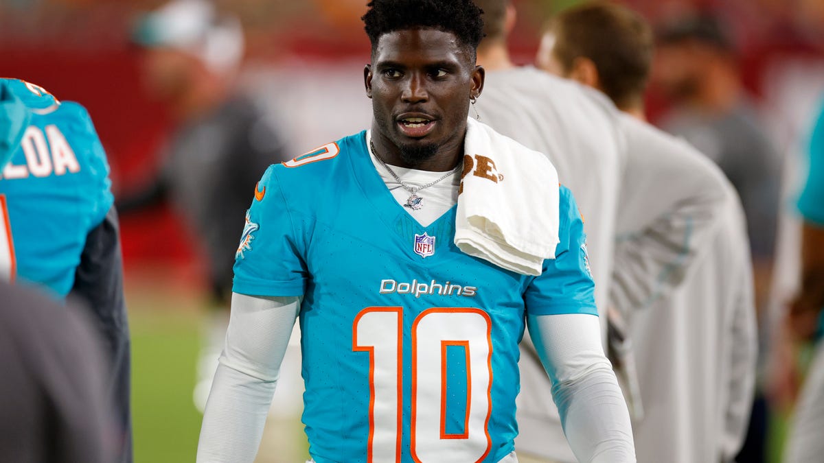 Miami Dolphins star Tyreek Hill joins fight for police reform after his detainment