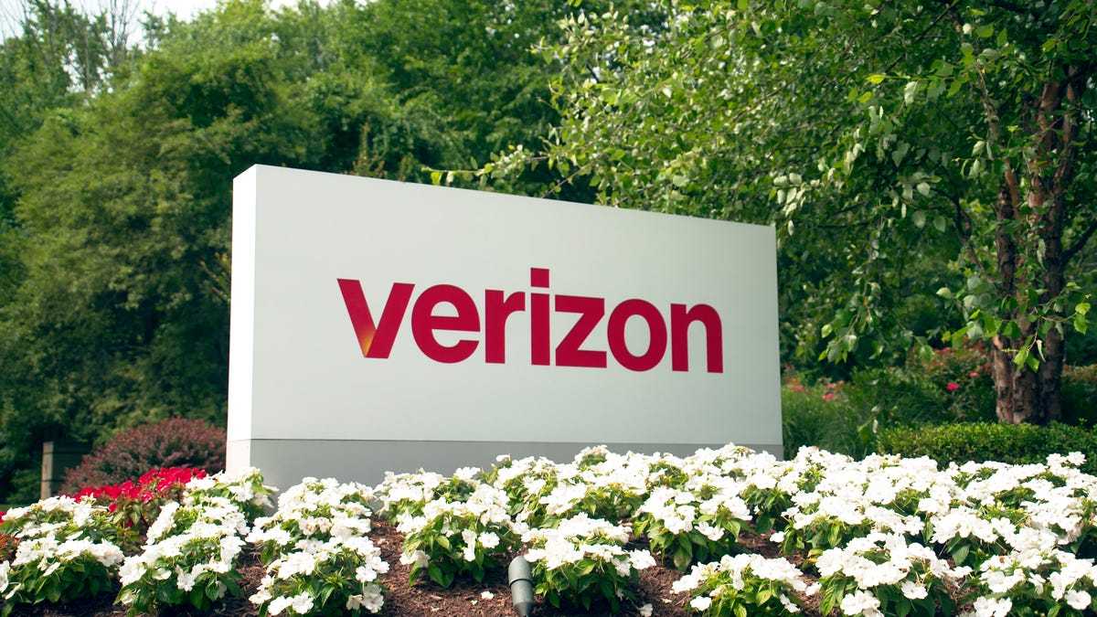 Verizon to buy Frontier Communications in $20 billion deal to boost fiber network