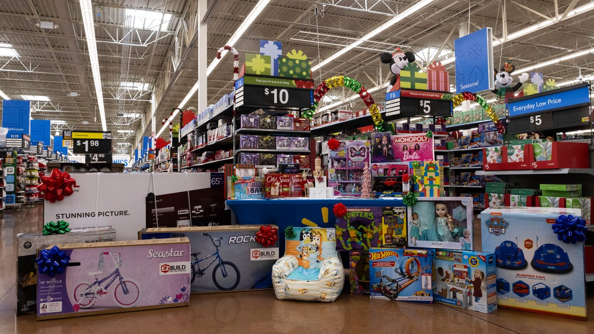 When are Walmart Holiday Deals dates this year? Mark your calendars for big saving days.