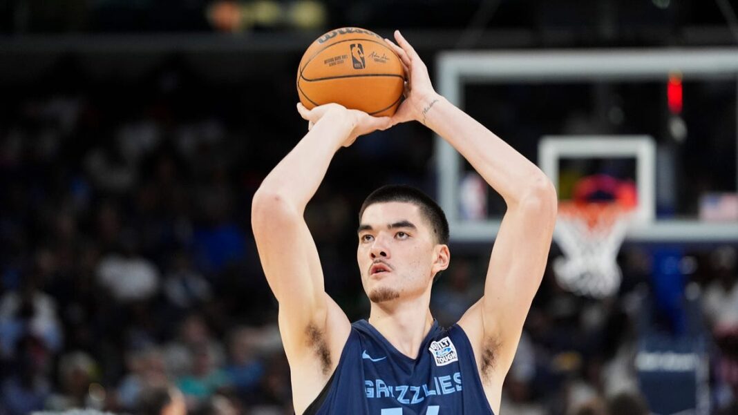 How many points did Zach Edey score tonight? Grizzlies-Mavericks preseason box score