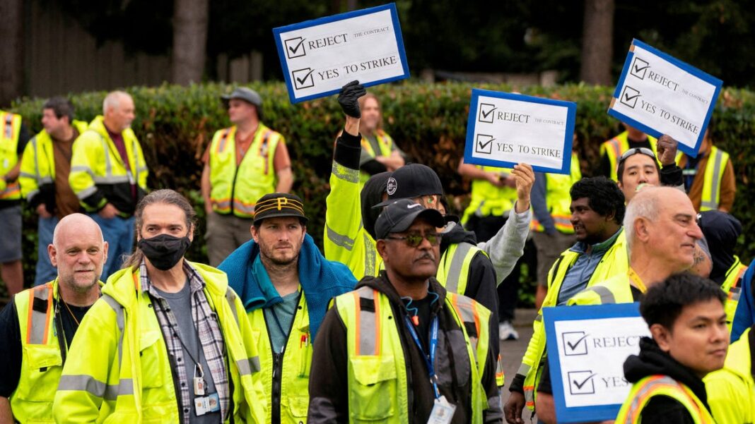 Boeing, striking union to continue negotiations