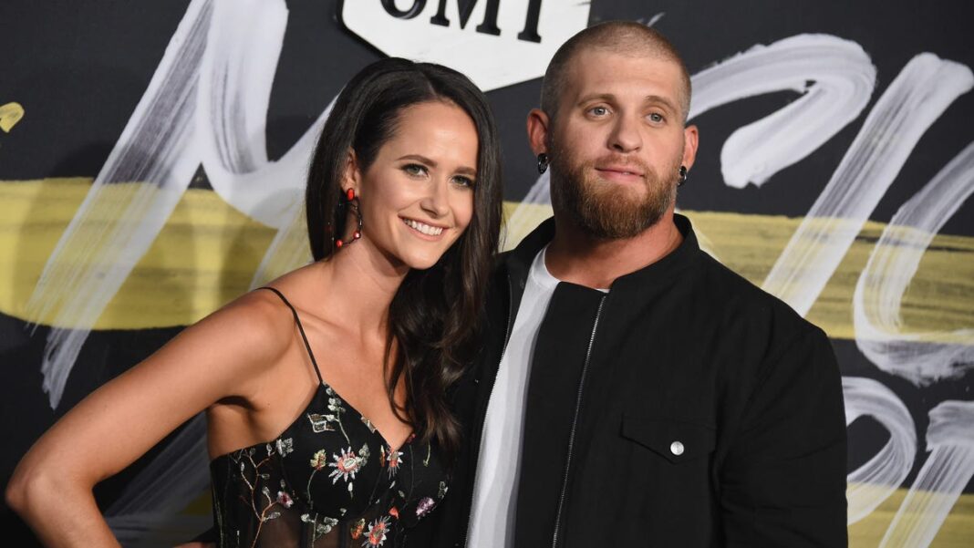 Country singer Brantley Gilbert pauses show as wife gives birth on tour bus