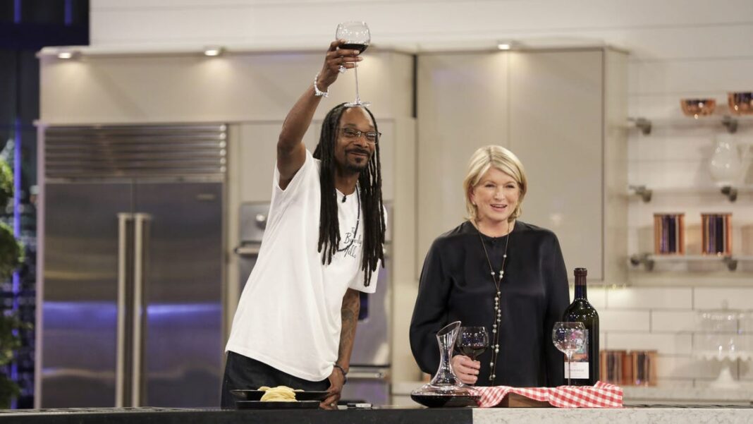 Martha Stewart renews feud with Ina Garten over prison claims with backup from Snoop Dogg