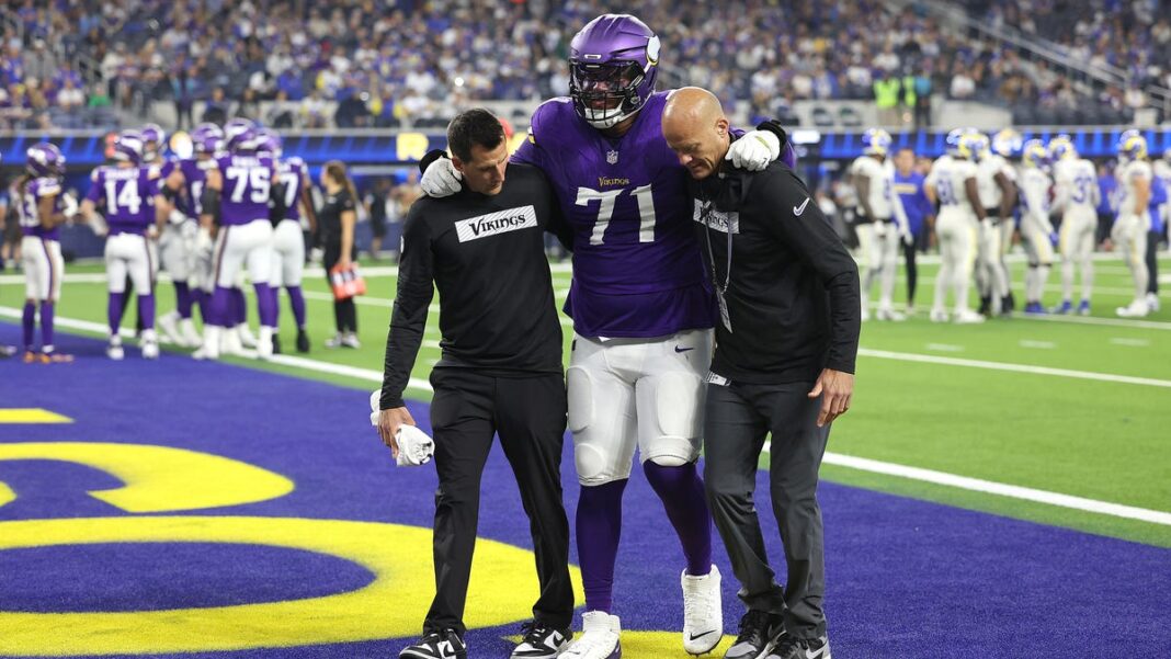 Christian Darrisaw injury updates: Vikings tackle ruled out with knee injury